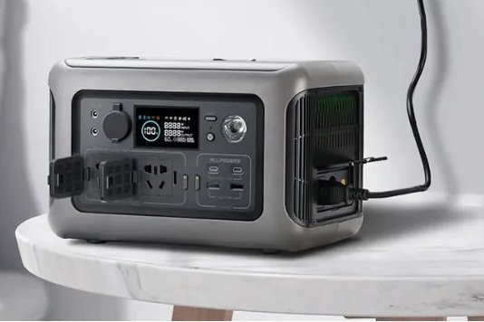 ULTIMATE POWERSTATION - 600W|299Wh NOODSTROOM MET SOLAR INPUT & EU 230V